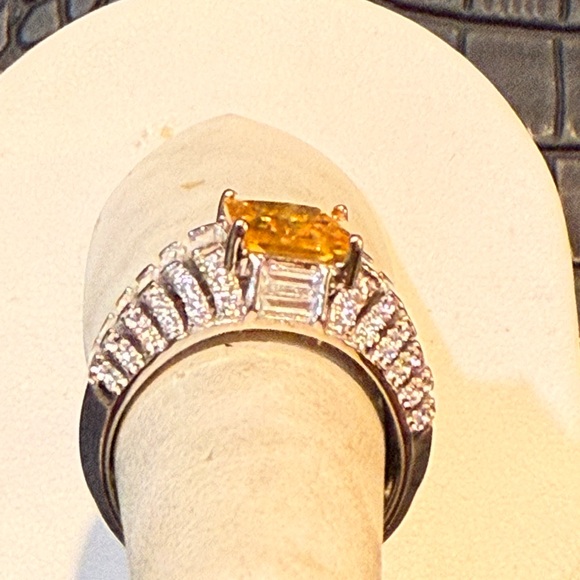 Yellow Diamond ring - Picture 9 of 10